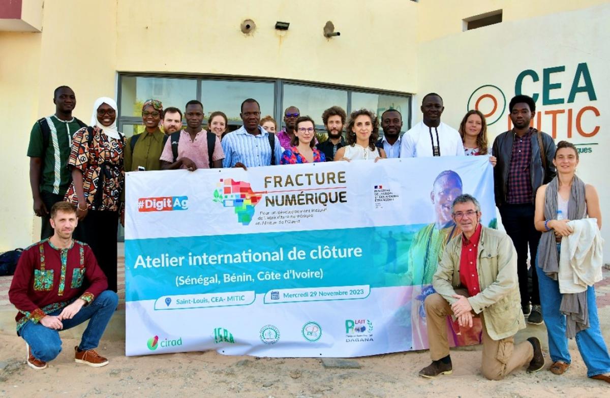 Photo de famille de l'atelier de clôture à l'université Gaston Berger, Sénégal